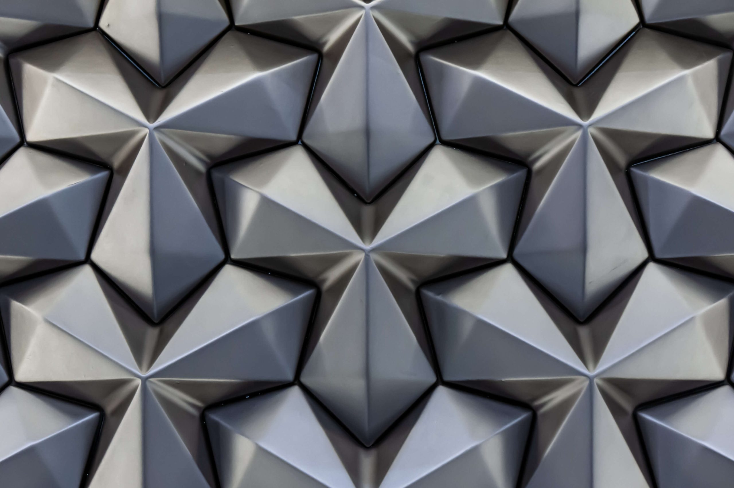 Geometric metal pattern